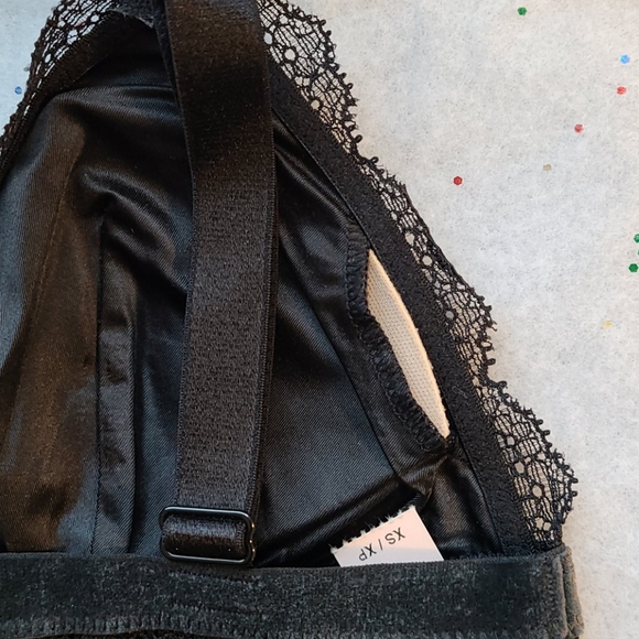 BUY 1 GET 1 FREE VICTORIA SECRET BLACK MESH BRA - Picture 8 of 11